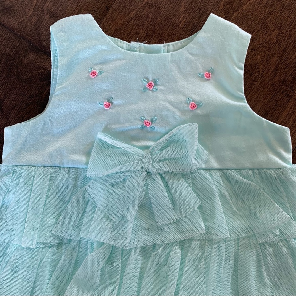 Little Me Ruffled Outfit and Hat - Picture 4 of 6